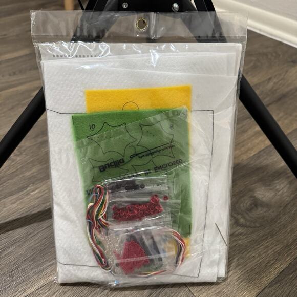 VINTAGE SEALED IN PACKAGE BUCILLA 33254 WILD WEST SANTA BEAR - Picture 6 of 6